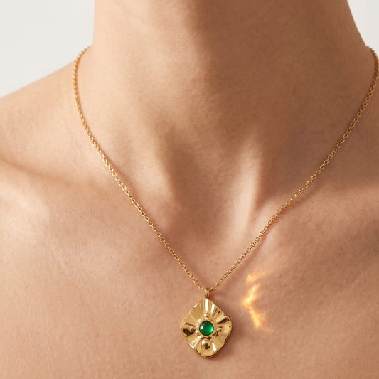 Vintage-style gold-plated necklace with Green Stone